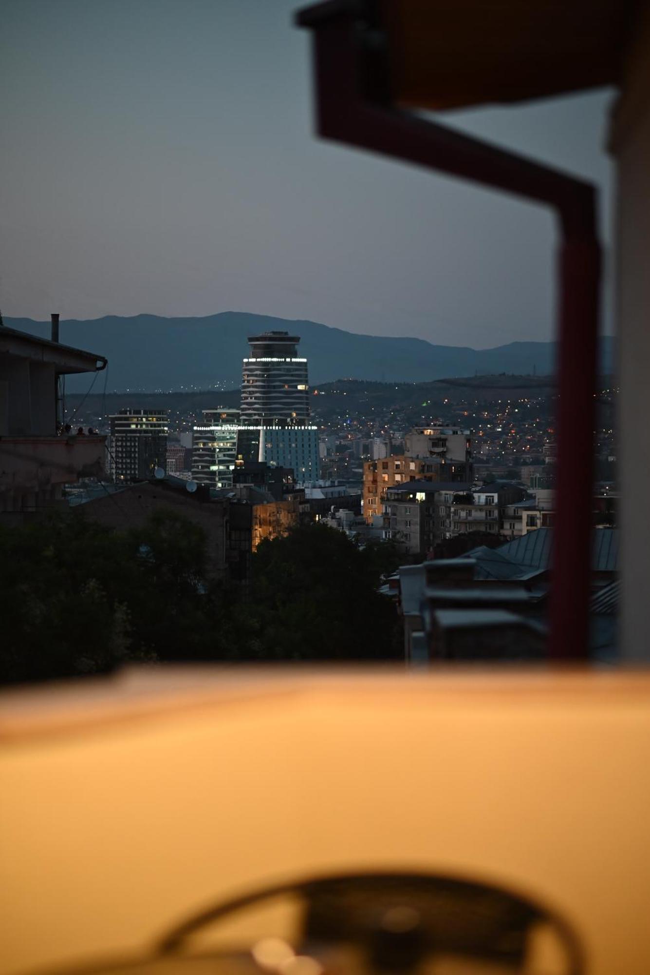 Hotel Well Inn Tbiliszi Kültér fotó