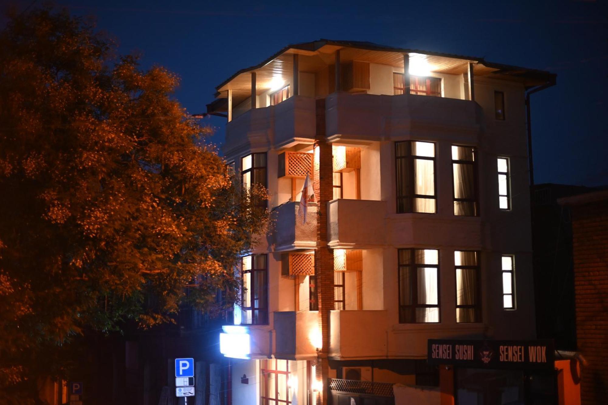 Hotel Well Inn Tbiliszi Kültér fotó