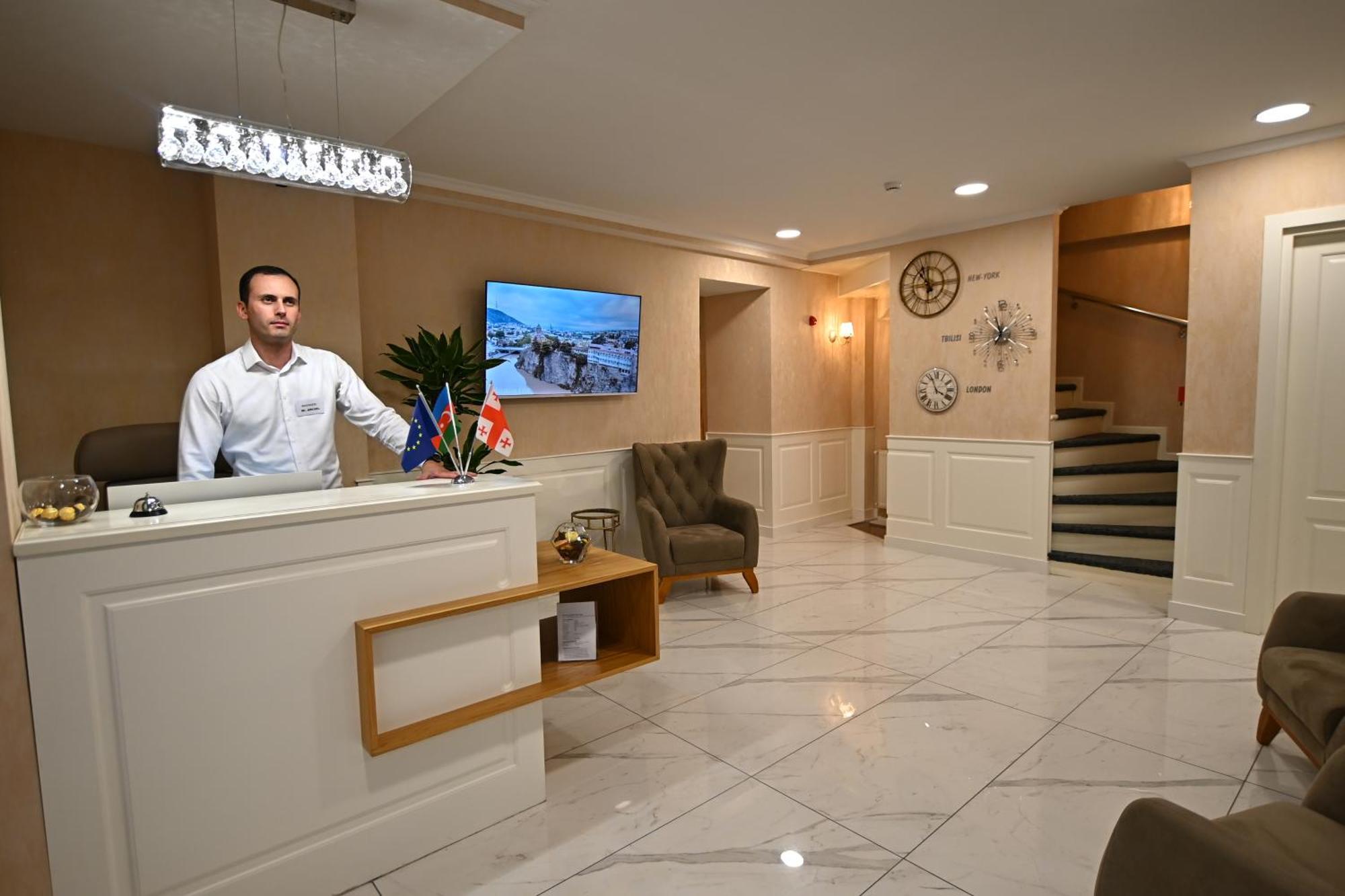 Hotel Well Inn Tbiliszi Kültér fotó