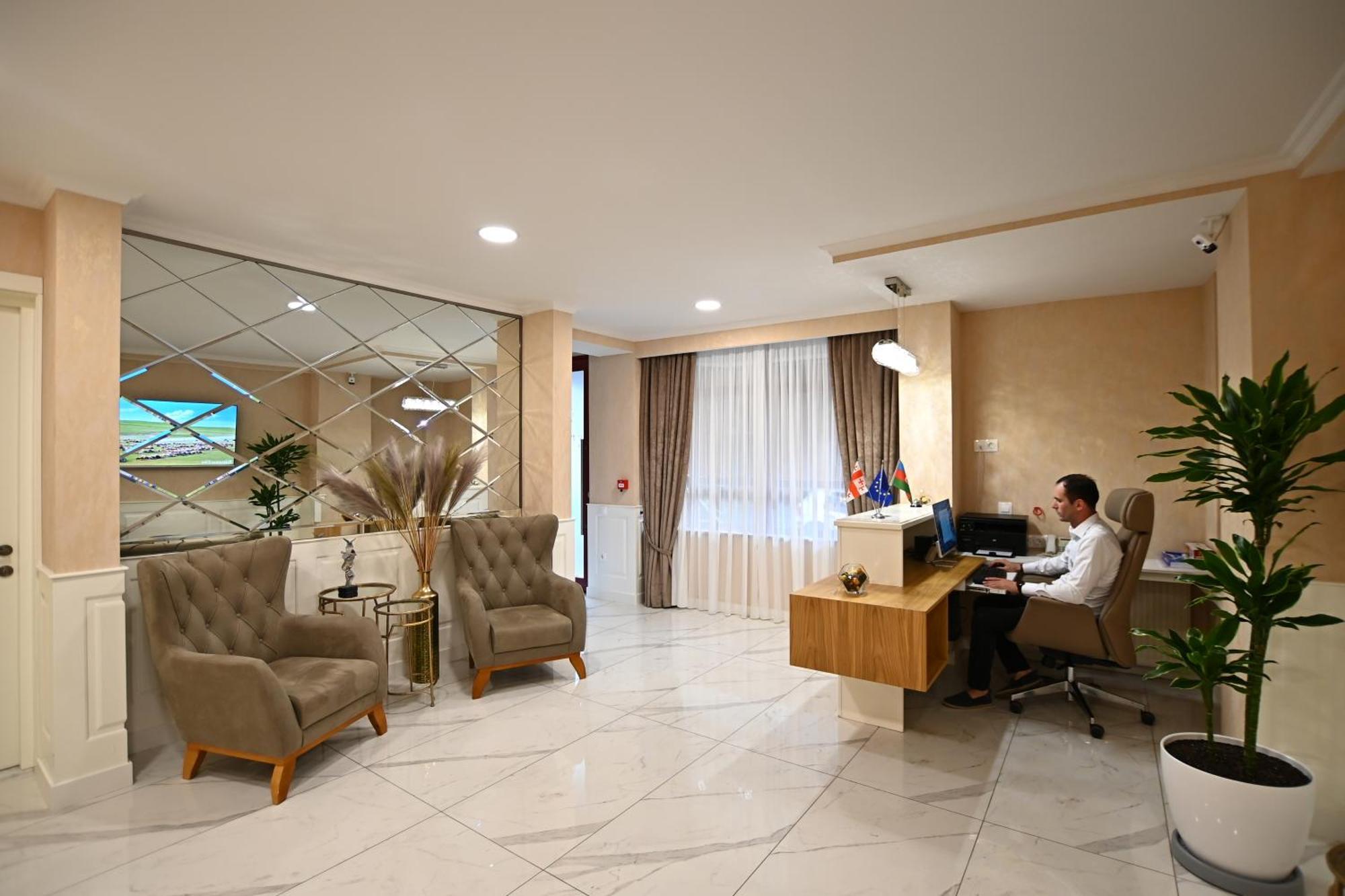 Hotel Well Inn Tbiliszi Kültér fotó