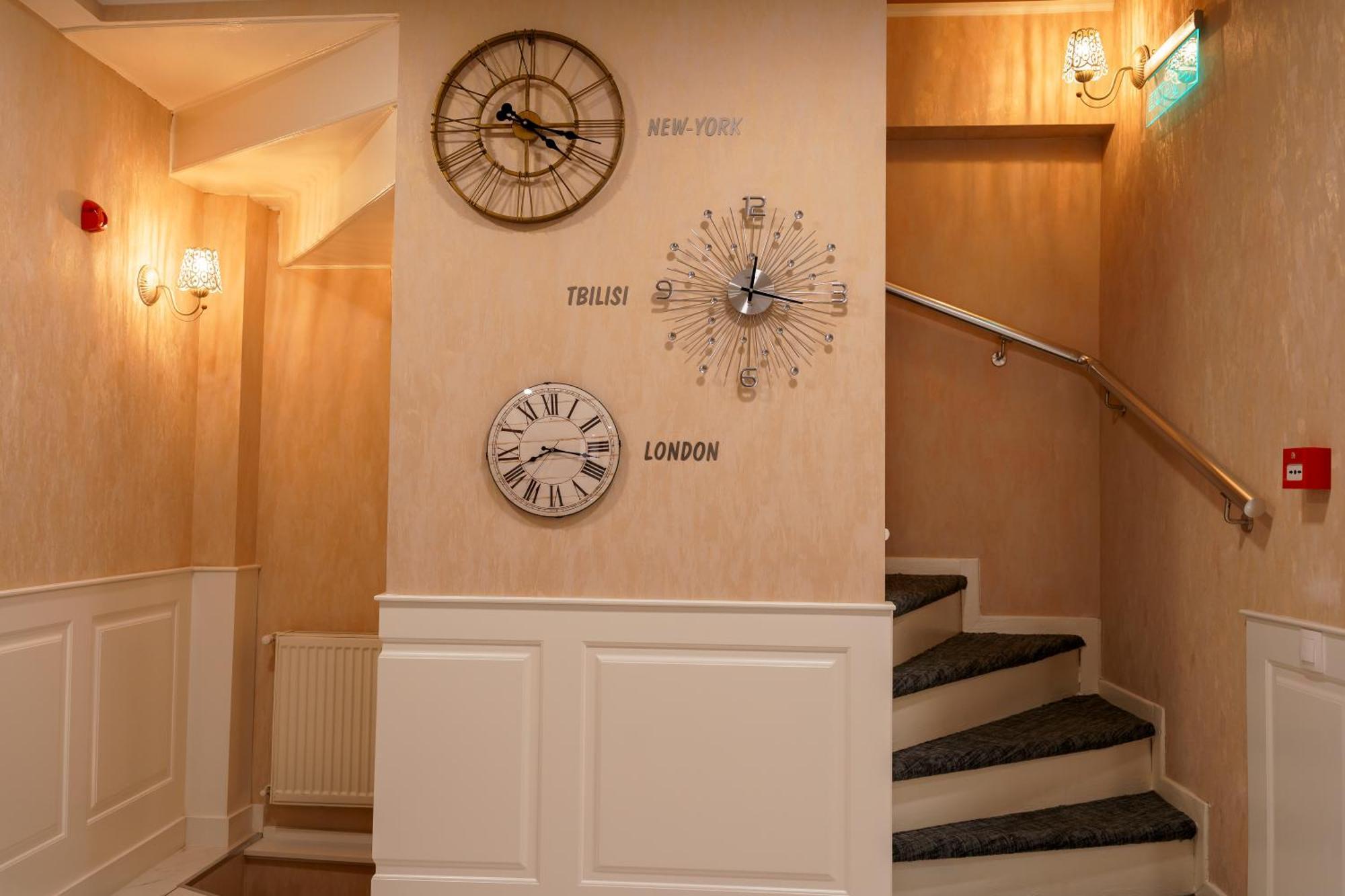 Hotel Well Inn Tbiliszi Kültér fotó