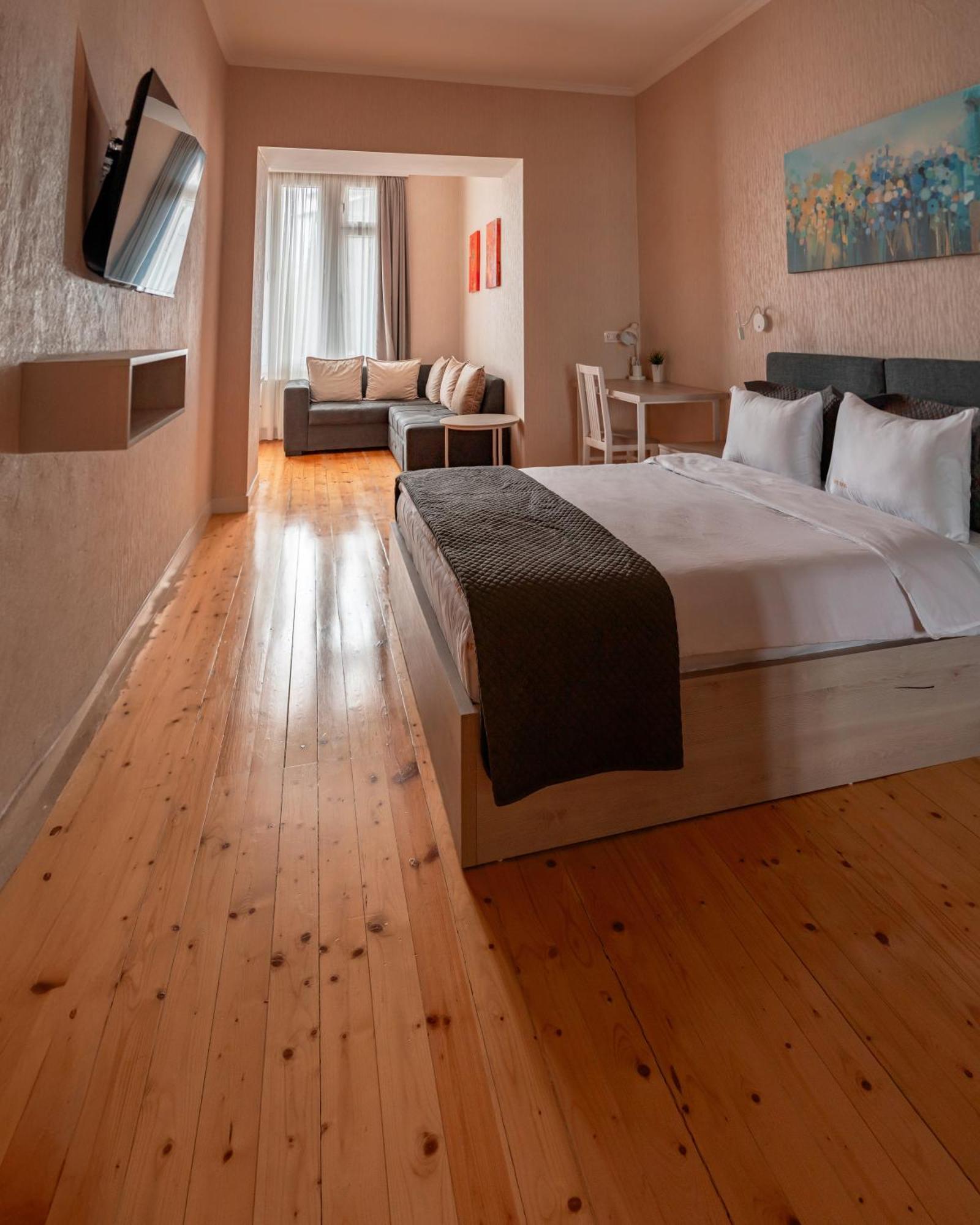 Hotel Well Inn Tbiliszi Kültér fotó