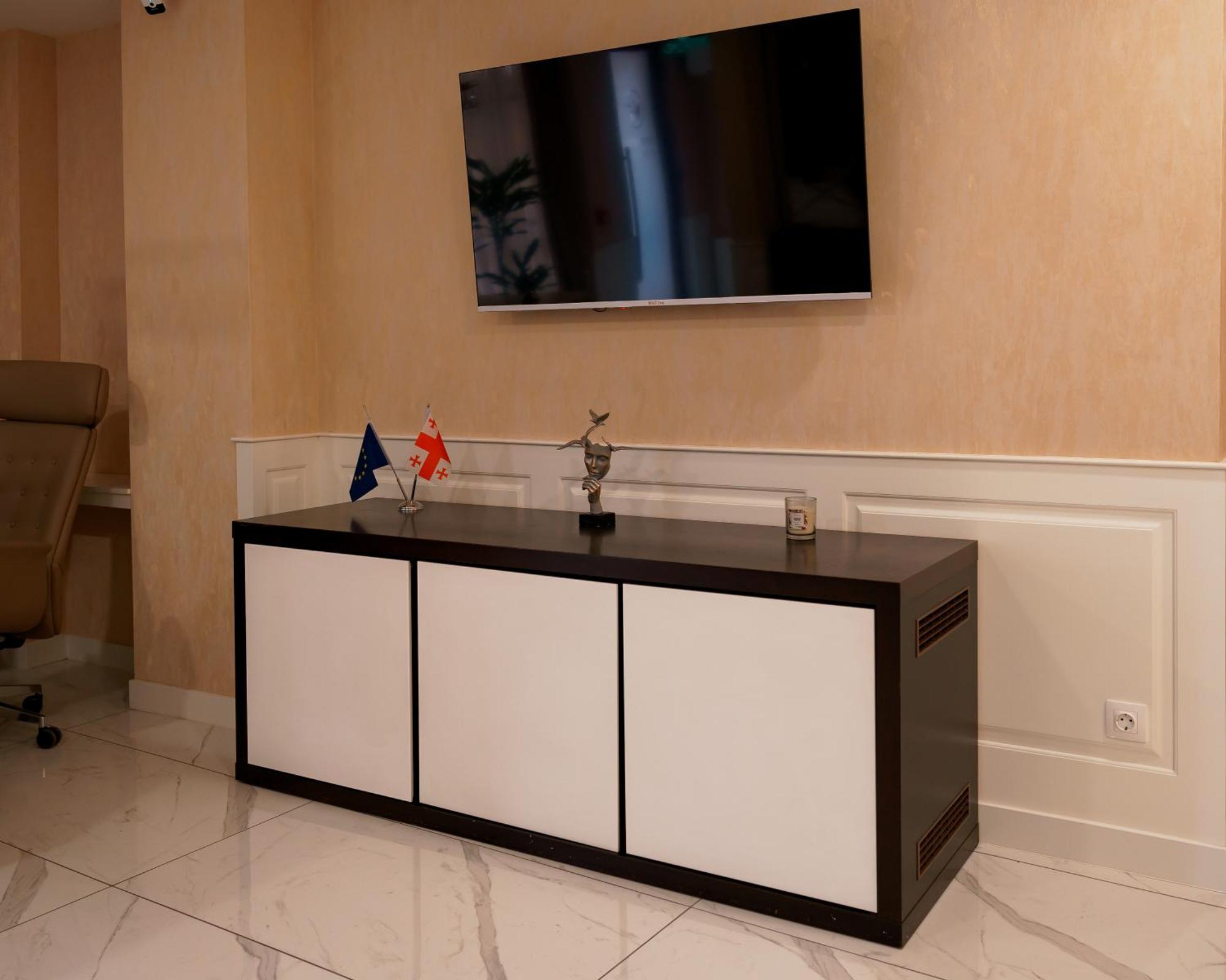 Hotel Well Inn Tbiliszi Kültér fotó