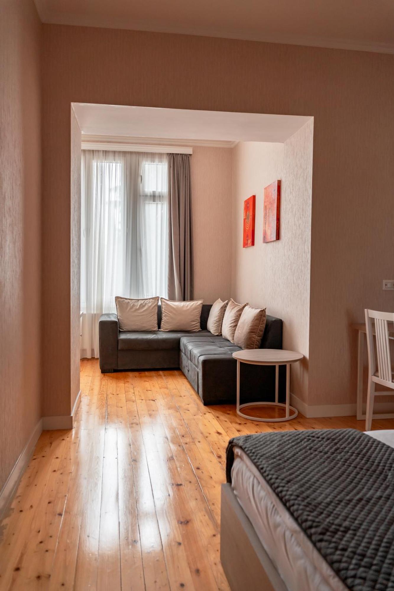Hotel Well Inn Tbiliszi Kültér fotó