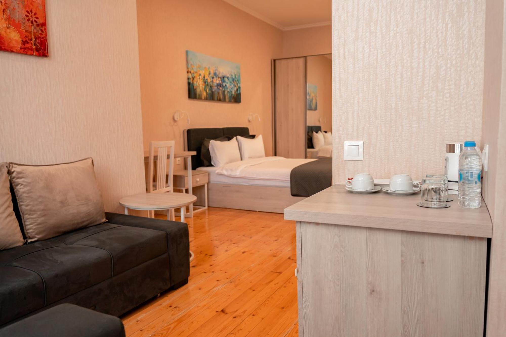 Hotel Well Inn Tbiliszi Kültér fotó