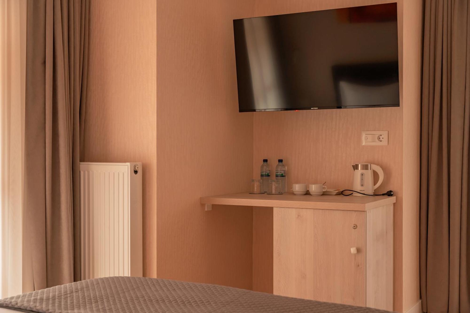 Hotel Well Inn Tbiliszi Kültér fotó