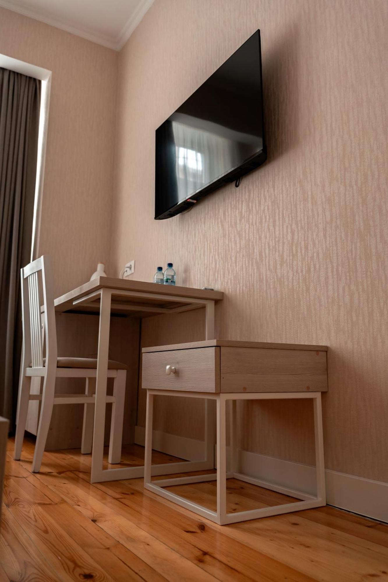 Hotel Well Inn Tbiliszi Kültér fotó