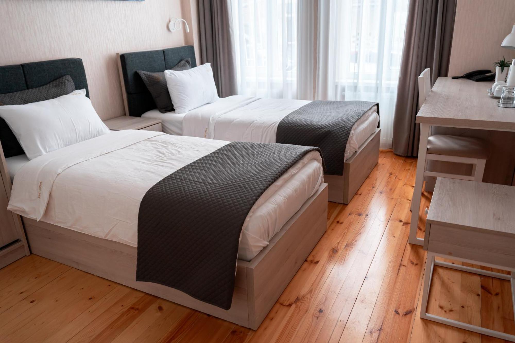 Hotel Well Inn Tbiliszi Kültér fotó