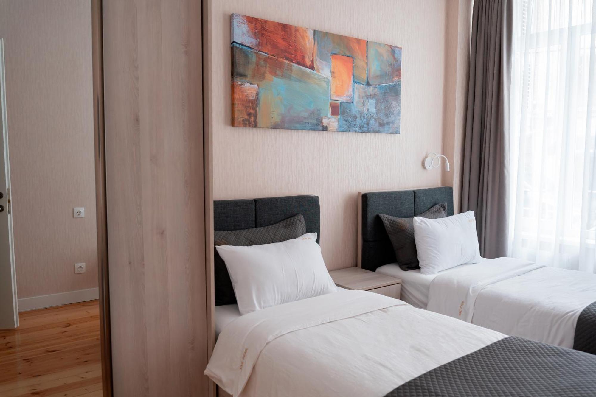 Hotel Well Inn Tbiliszi Kültér fotó